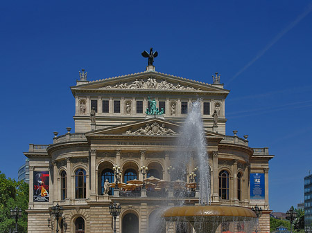 Alte Oper mit Brunnen - Hessen (Frankfurt am Main)