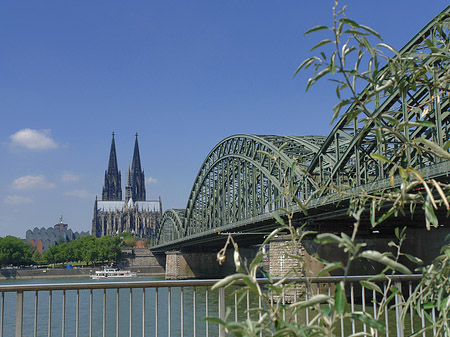 Hohenzollernbrücke am Kölner Dom - Nordrhein-Westfalen (Köln)